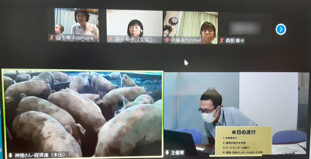 画面を通して豚舎の中を見入る参加者のみなさん